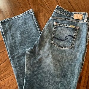 Levi’s Signature Mid-Rise Bootcut Jeans